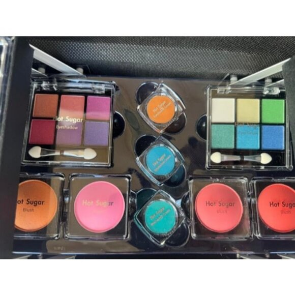 All In One Makeup Set for Teen Girls for Beginners w Eye Shadow Palette - Picture 3 of 4